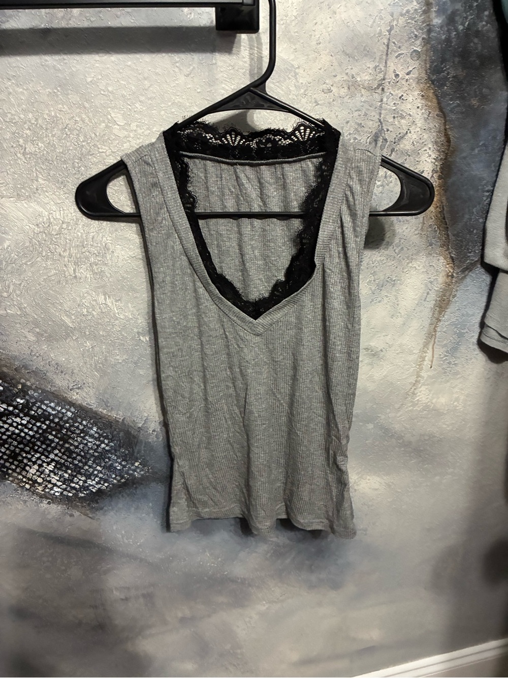 GREY V NECK TANK TOP WITH LACE TRIM SIZE SMALL 💋